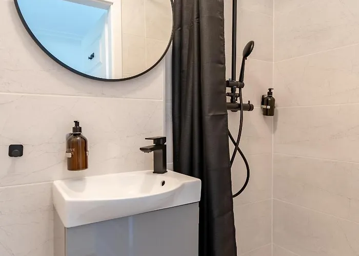 Petsch - W Sercu Cieplic - By Space Apart يلينيا غورا